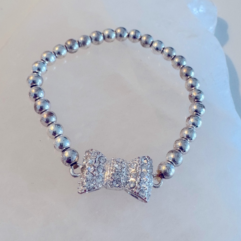 Bow Stretch Bracelet in Silver